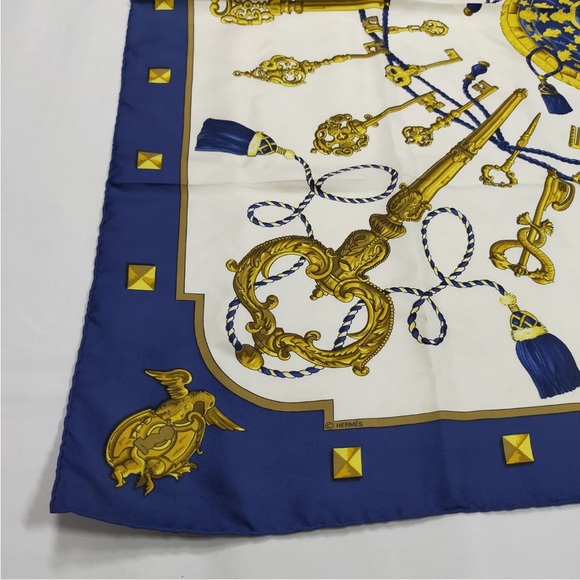 Hermes 💯 Silk Blue white and gold key scarf Large - Picture 7 of 15